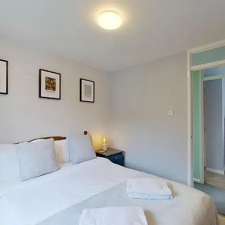Holiday home 34 Strawberry Hill, Tolroy Manor